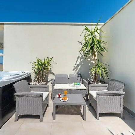 아파트 Penthouse Golden View With Private Jacuzzi And 100m2 Terrace - Exklusiv
