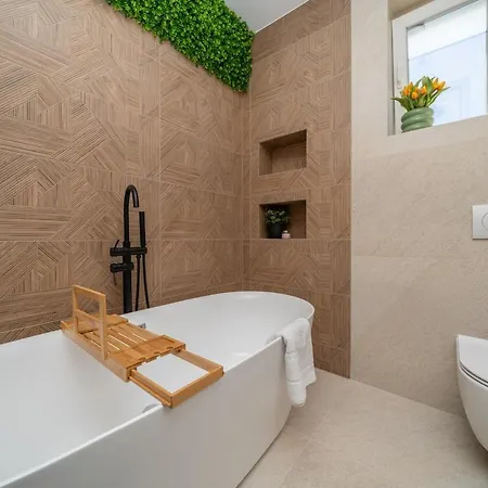 Penthouse Golden View With Private Jacuzzi And 100m2 Terrace - Exklusiv 마카르스카