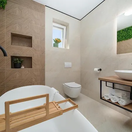 Penthouse Golden View With Private Jacuzzi And 100m2 Terrace - Exklusiv *